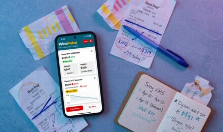 Comparison of price tracking tools and alerts on a shopping timeline