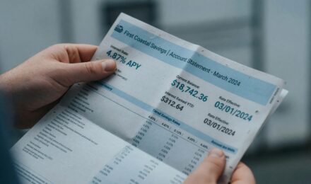 Comparison of high-yield savings account rates and features for 2026