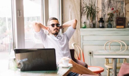 Side hustle budgeting tips with 5 best apps for managing irregular income in 2026
