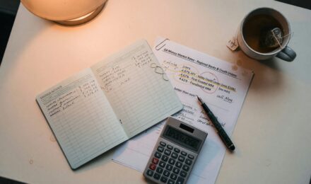 Comparison chart showing money market account APY rates versus standard savings accounts