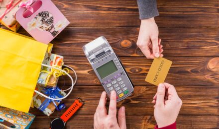 Comparison chart showing BNPL installment payments versus credit card APR and rewards benefits