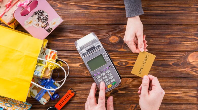 Comparison chart showing BNPL installment payments versus credit card APR and rewards benefits