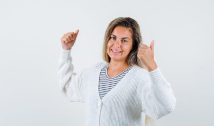 A 23-year-old in Texas using a no-fee credit card to build a strong credit score