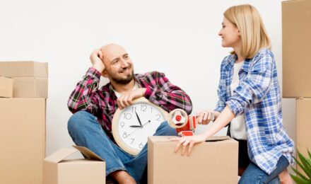 Calculator and moving boxes representing mid-year state relocation tax planning