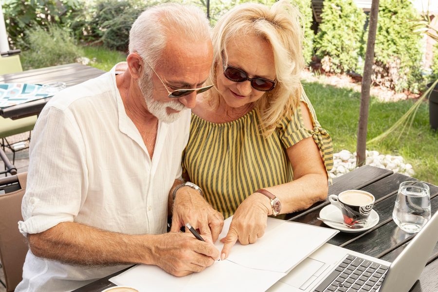 Graphic showing DTI calculation with retirement income sources