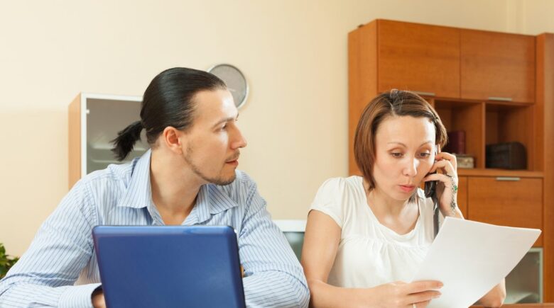 Comparison of W-2 employee and 1099 contractor tax forms and calculations